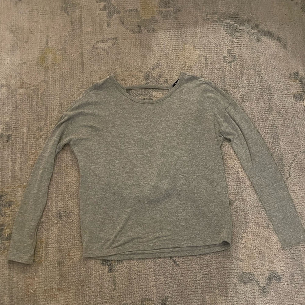 Lulu’s Grey Long Sleeve Tshirt Size S